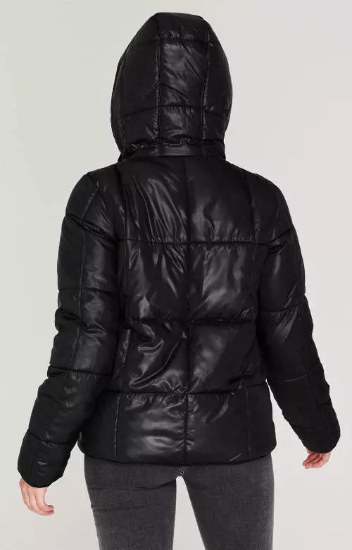 Steppelt fekete téli kabát kapucnival